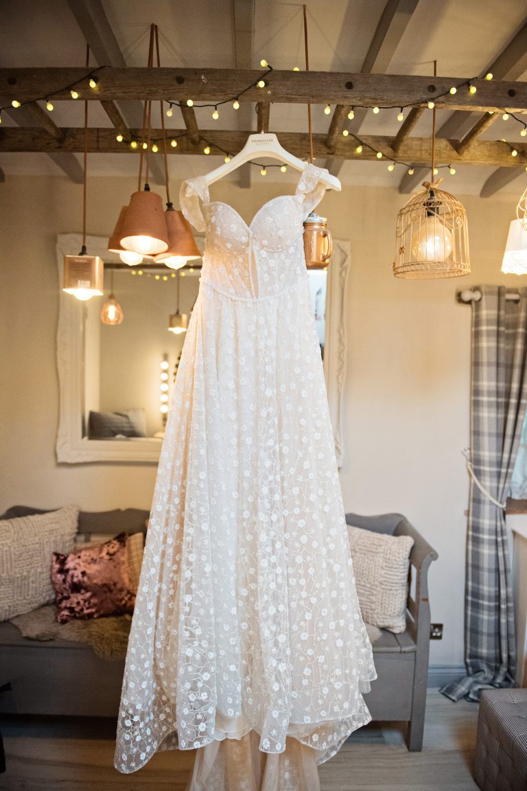 Blackwell-Grange-Blooming-Photography-Chloe-Alex-2-of-97_b0Puz01v