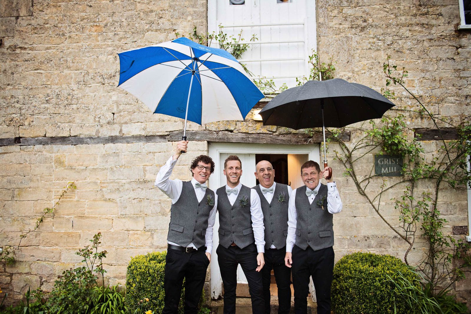 Owlpen Manor Wet Wedding (Groomsmen holding up umbrella's)
